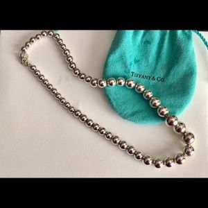 Graduated bead necklace
